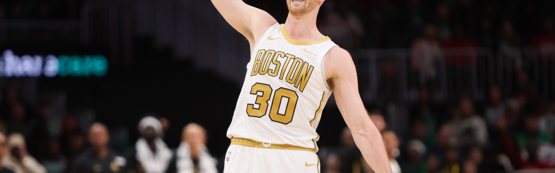 开云-真准啊！豪泽8中6&amp;5记三分拿下17分6板3助