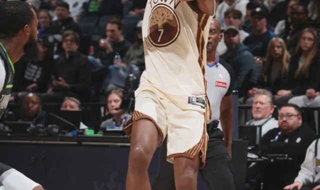 开云app-10中2！正负值-20！勇士神射手彻底没救了